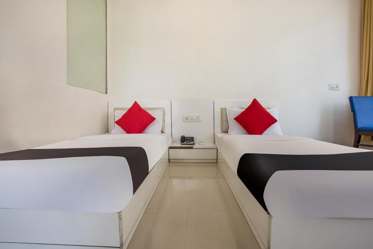 Capital O 35557 Hotel Aura Mumbai Bagian luar foto