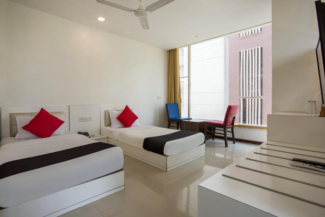 Capital O 35557 Hotel Aura Mumbai Bagian luar foto