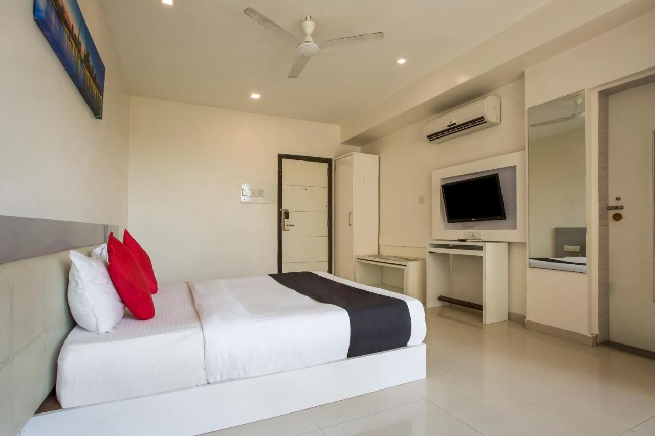 Capital O 35557 Hotel Aura Mumbai Bagian luar foto