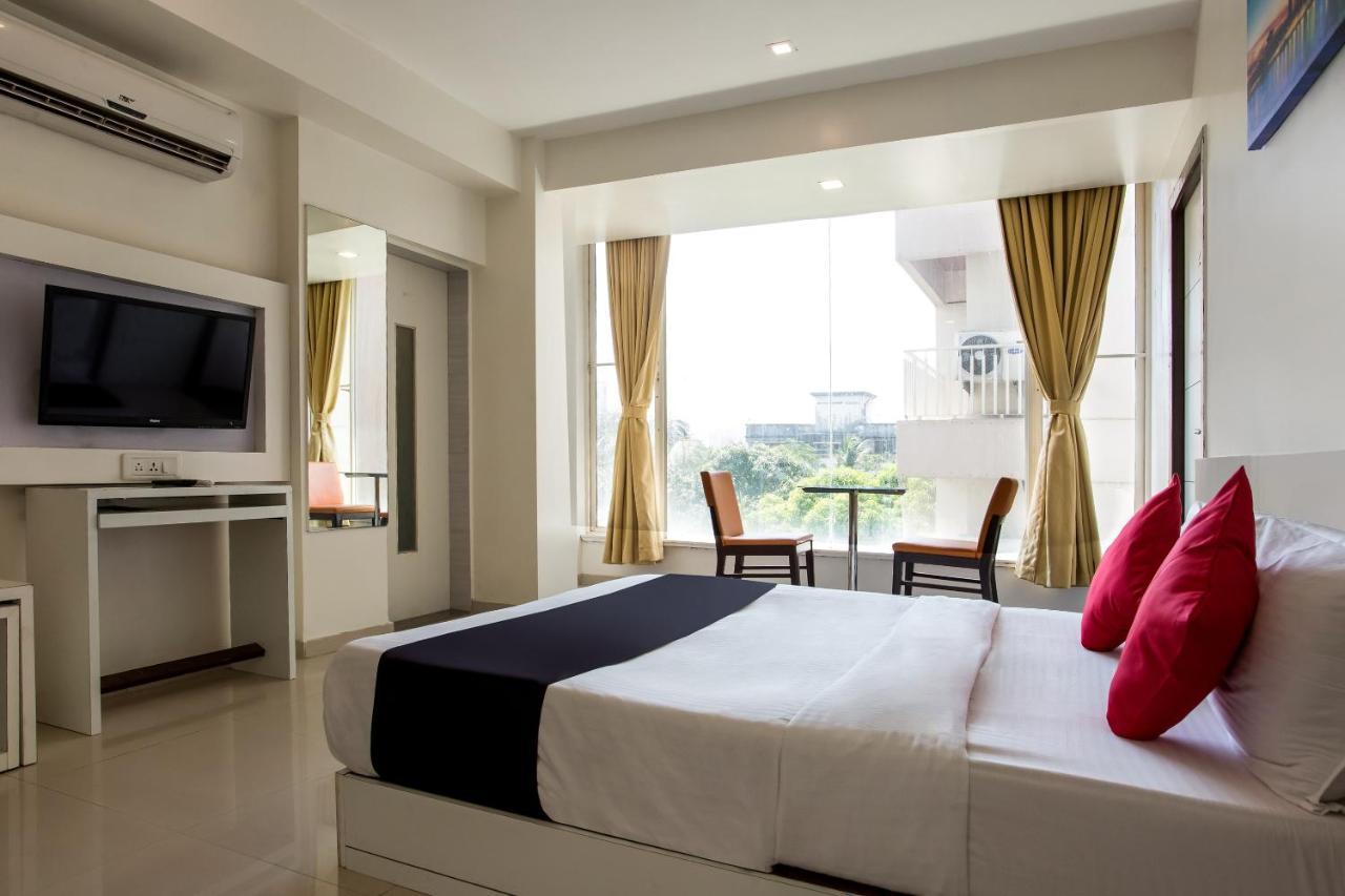 Capital O 35557 Hotel Aura Mumbai Bagian luar foto