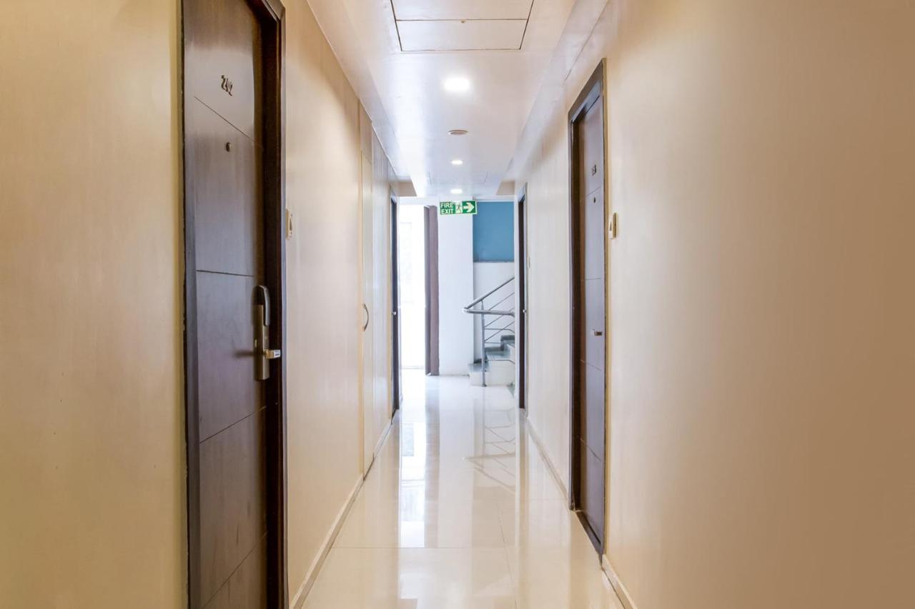 Capital O 35557 Hotel Aura Mumbai Bagian luar foto