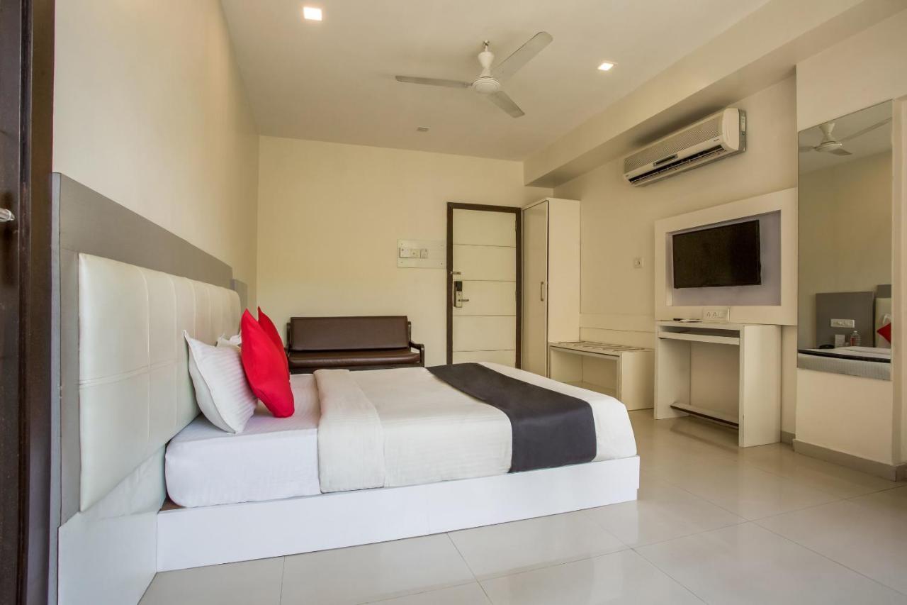 Capital O 35557 Hotel Aura Mumbai Bagian luar foto